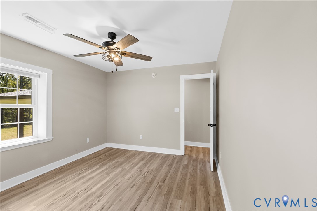 11905 Quaker Road Dinwiddie, VA 23841 - Photo 25 of 34 Wood-finish flooring, ceiling fan with integrated