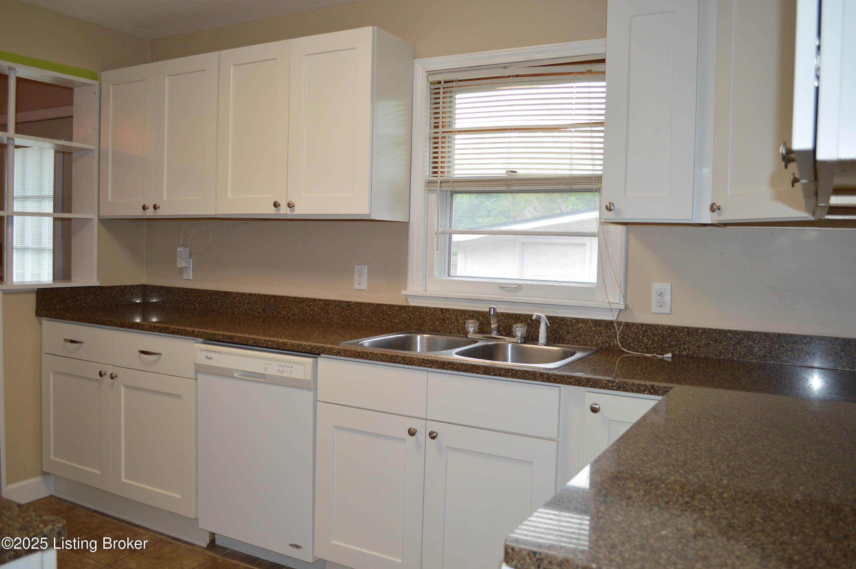 5606 Maryman Road Louisville, KY 40258 - Photo 11 of 33 Kitchen