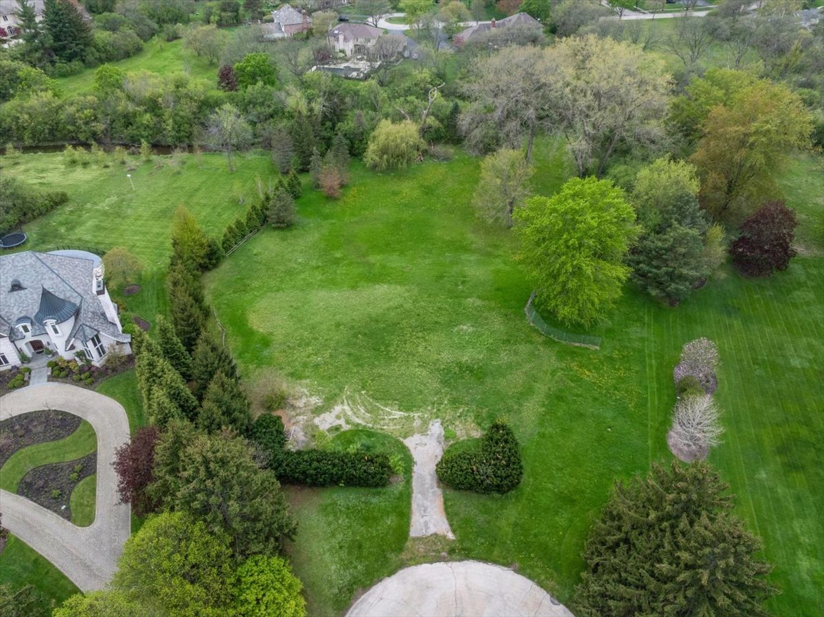 250 Butler Drive Lake Forest, IL 60045 - Photo 2 of 13 Gallery Image 2