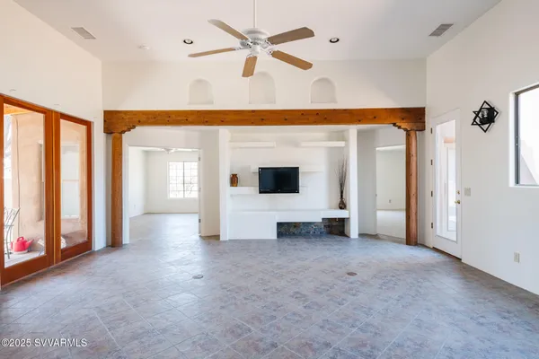 a view of a house with entryway and a ceiling fan