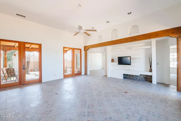 a view of a big room with closet and windows