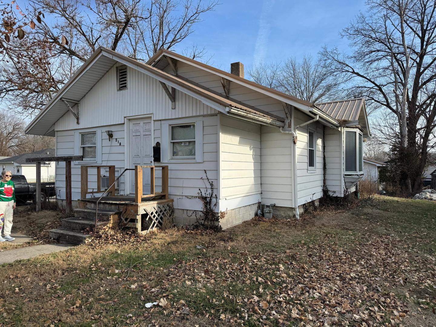 516 North Howard Street Robinson, IL 62454 - Photo 2 of 13 a view of a house with a yard