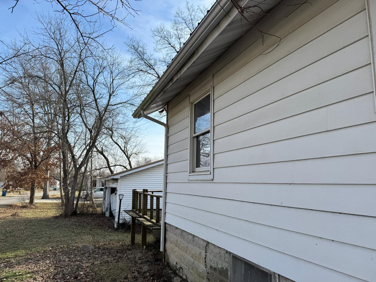 516 North Howard Street Robinson, IL 62454 - Photo 5 of 13 a backyard of a house with table and chairs