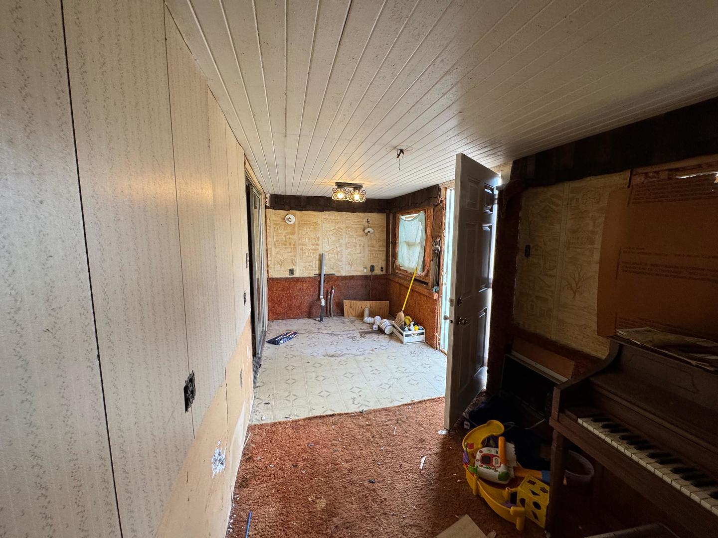 516 North Howard Street Robinson, IL 62454 - Photo 7 of 13 a very nice looking room with a large window