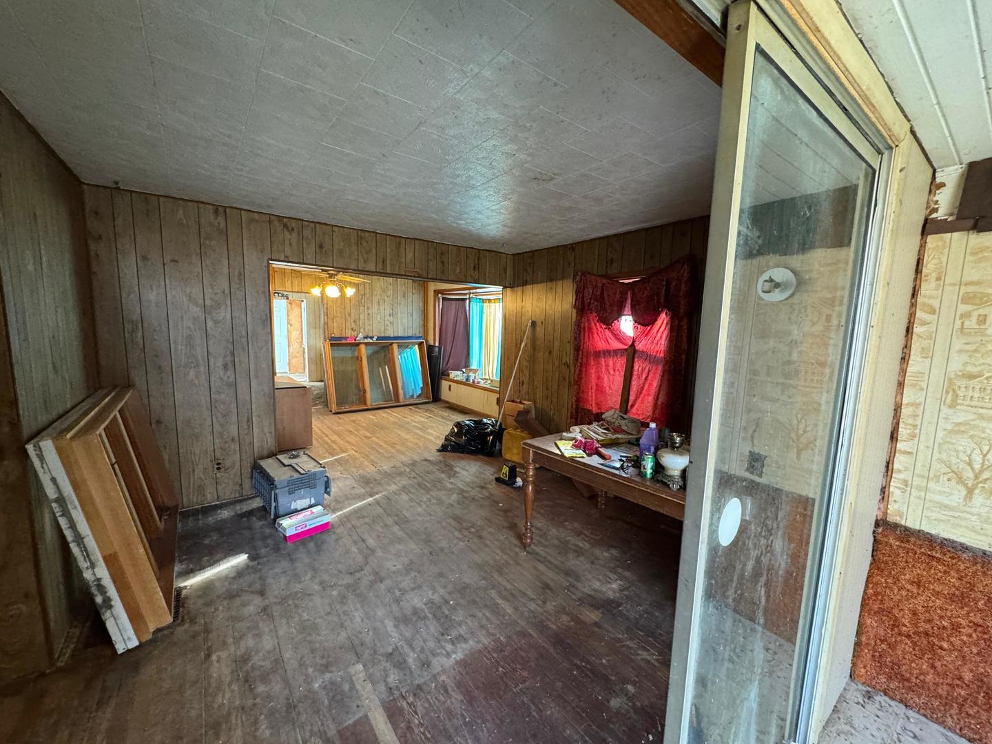 516 North Howard Street Robinson, IL 62454 - Photo 8 of 13 a view of an entryway with a livingroom