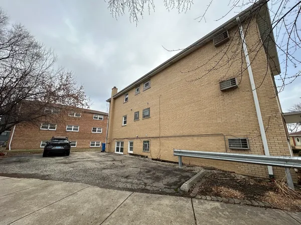 a view of a back yard of the house