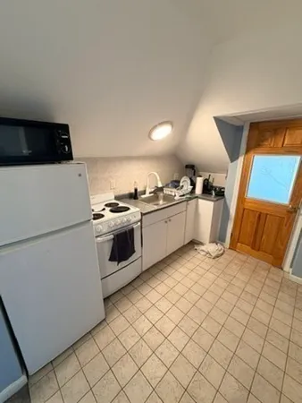 $2,200 | 255 Winchester Street, Unit 3, Brookline, MA 02446