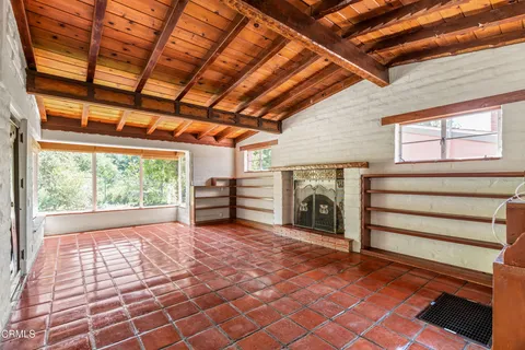 $1,589,000 | 2300 El Moreno Street, La Crescenta, CA 91214
