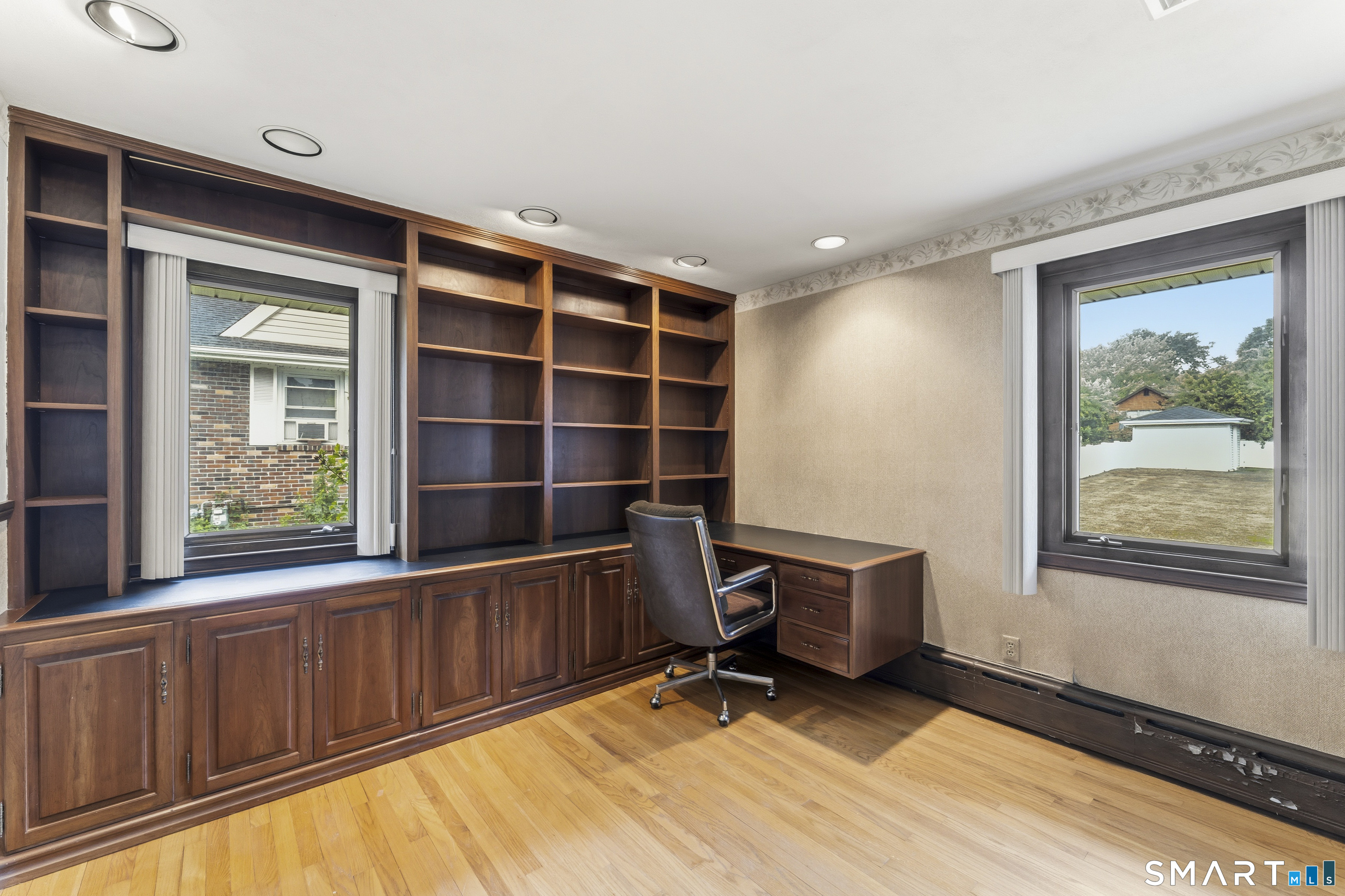 883 Saw Mill Road West Haven, CT 06516 - Photo 27 of 38
