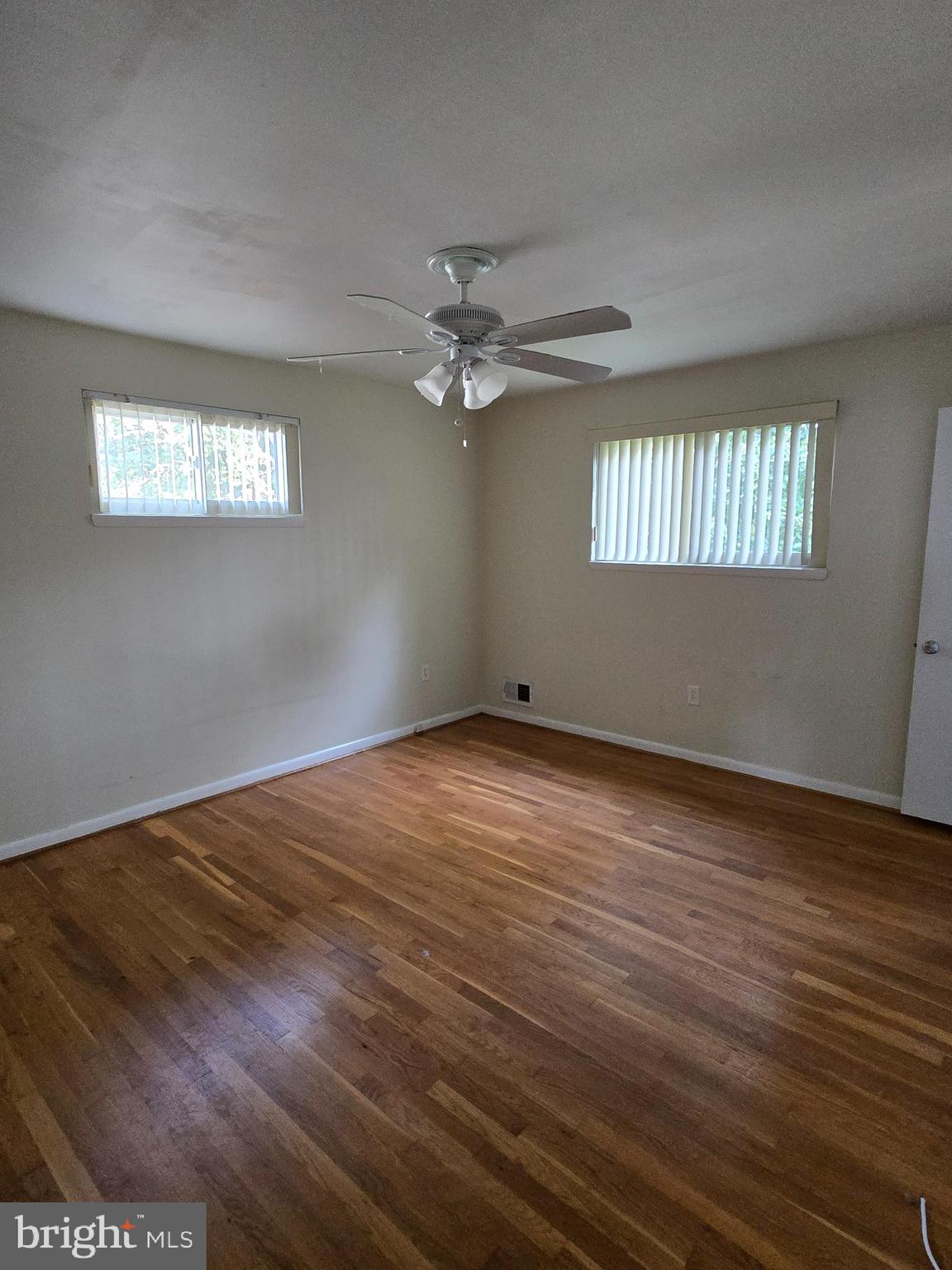 402 Irwin Street Silver Spring, MD 20901 - Photo 10 of 15 Master bedrm