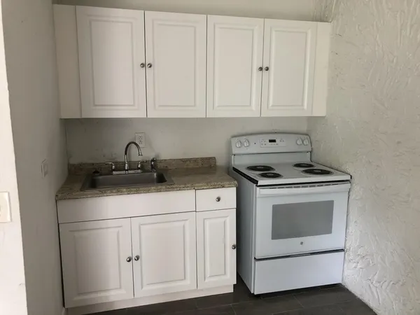 $1,350 | 2023 Delphia Street, West Palm Beach, FL 33401
