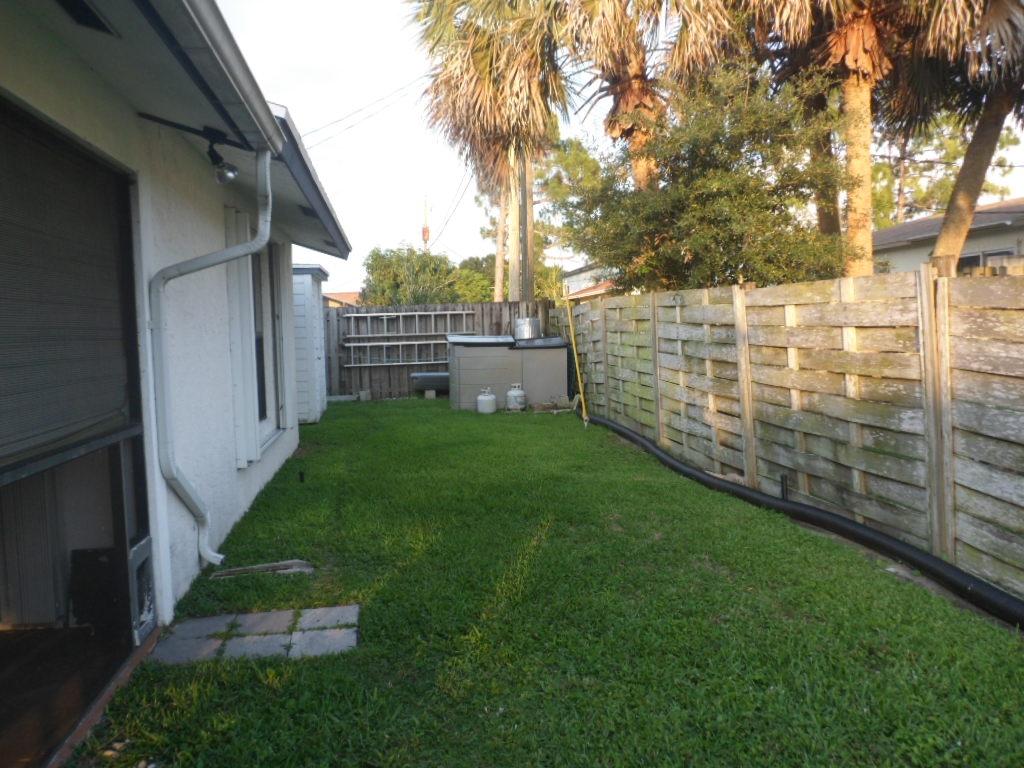 6262 Adams Street Jupiter, FL 33458 - Photo 3 of 15 016
