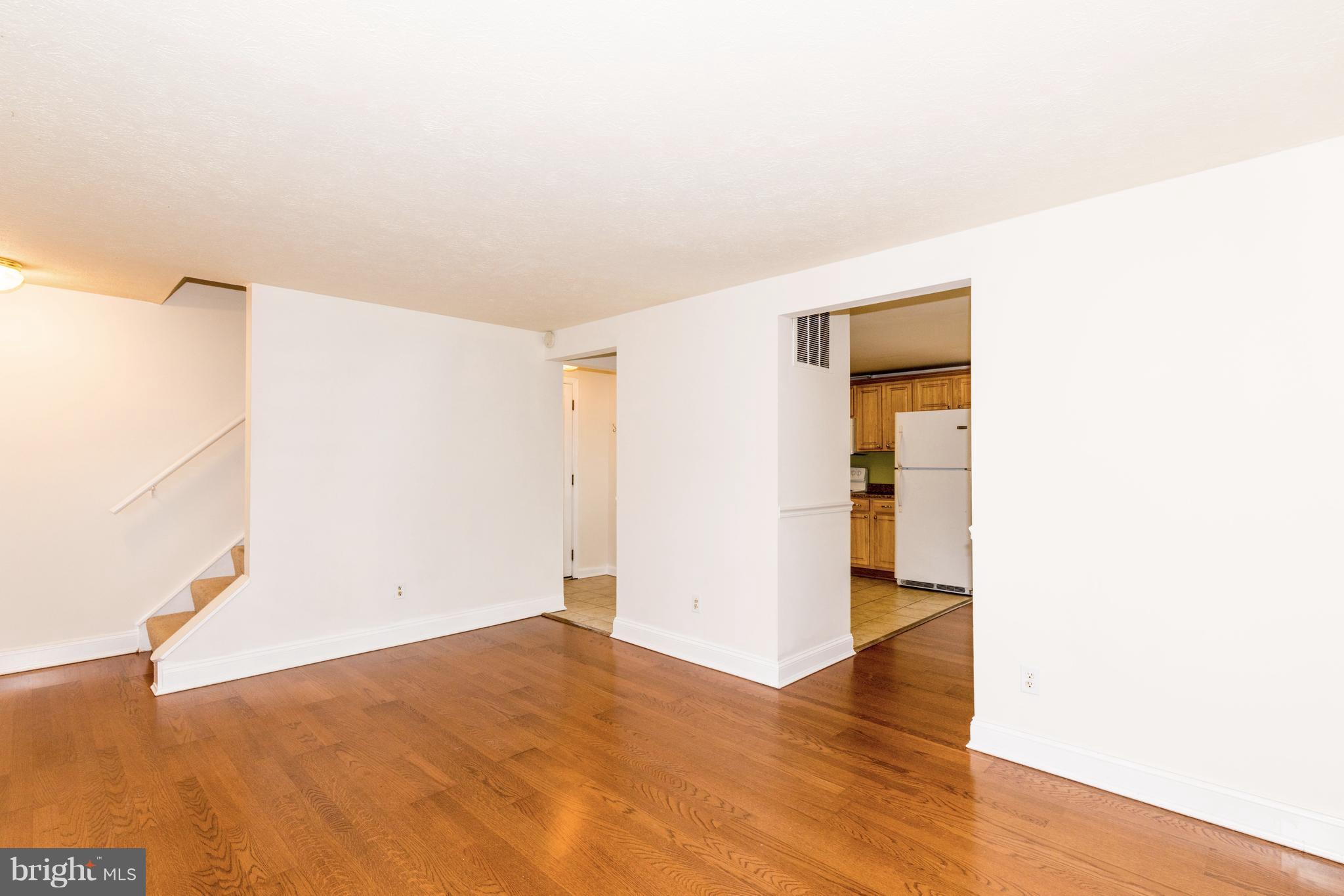 8618 Manorfield Road Baltimore, MD 21236 - Photo 5 of 30 Living Room