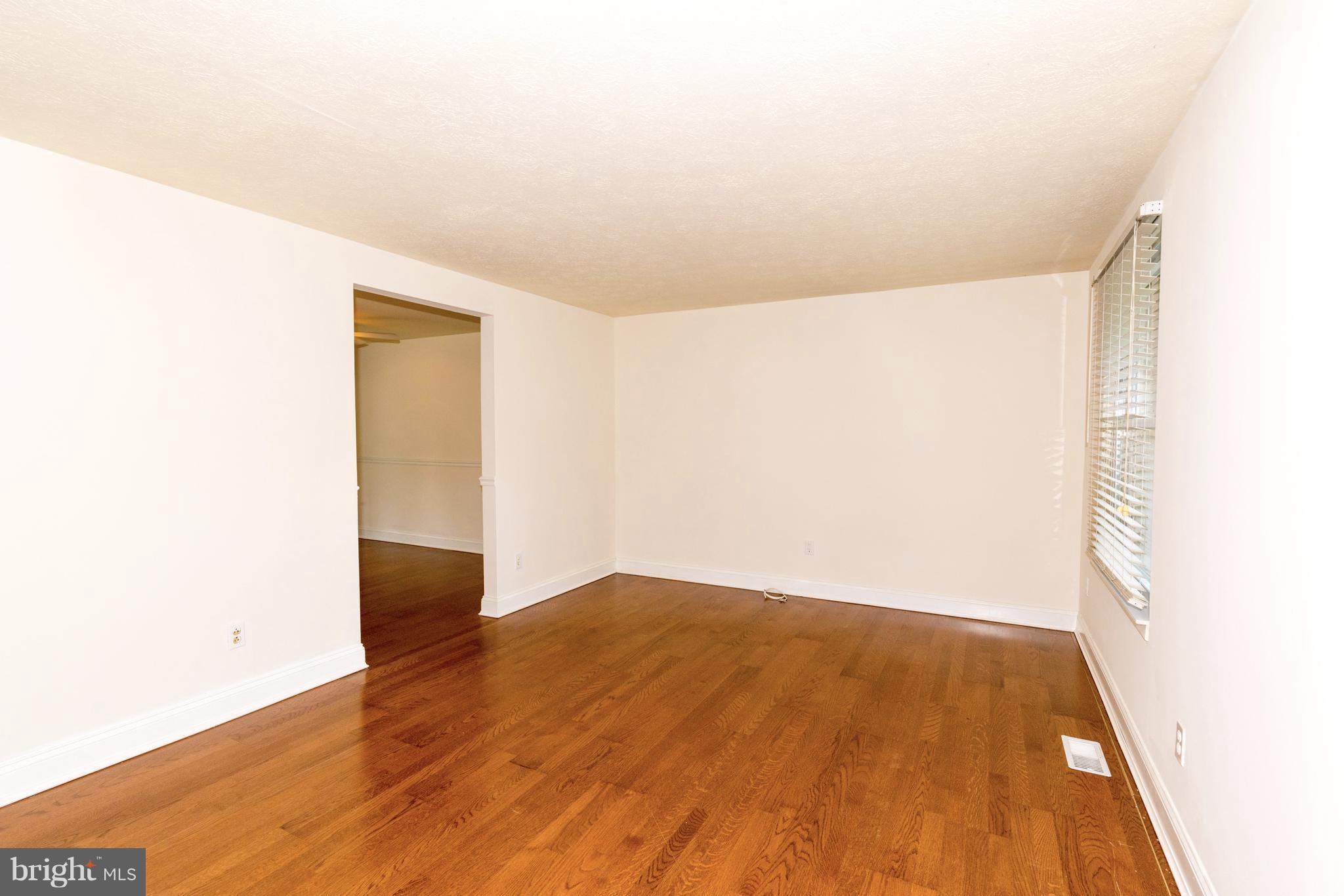 8618 Manorfield Road Baltimore, MD 21236 - Photo 7 of 30 Living Room