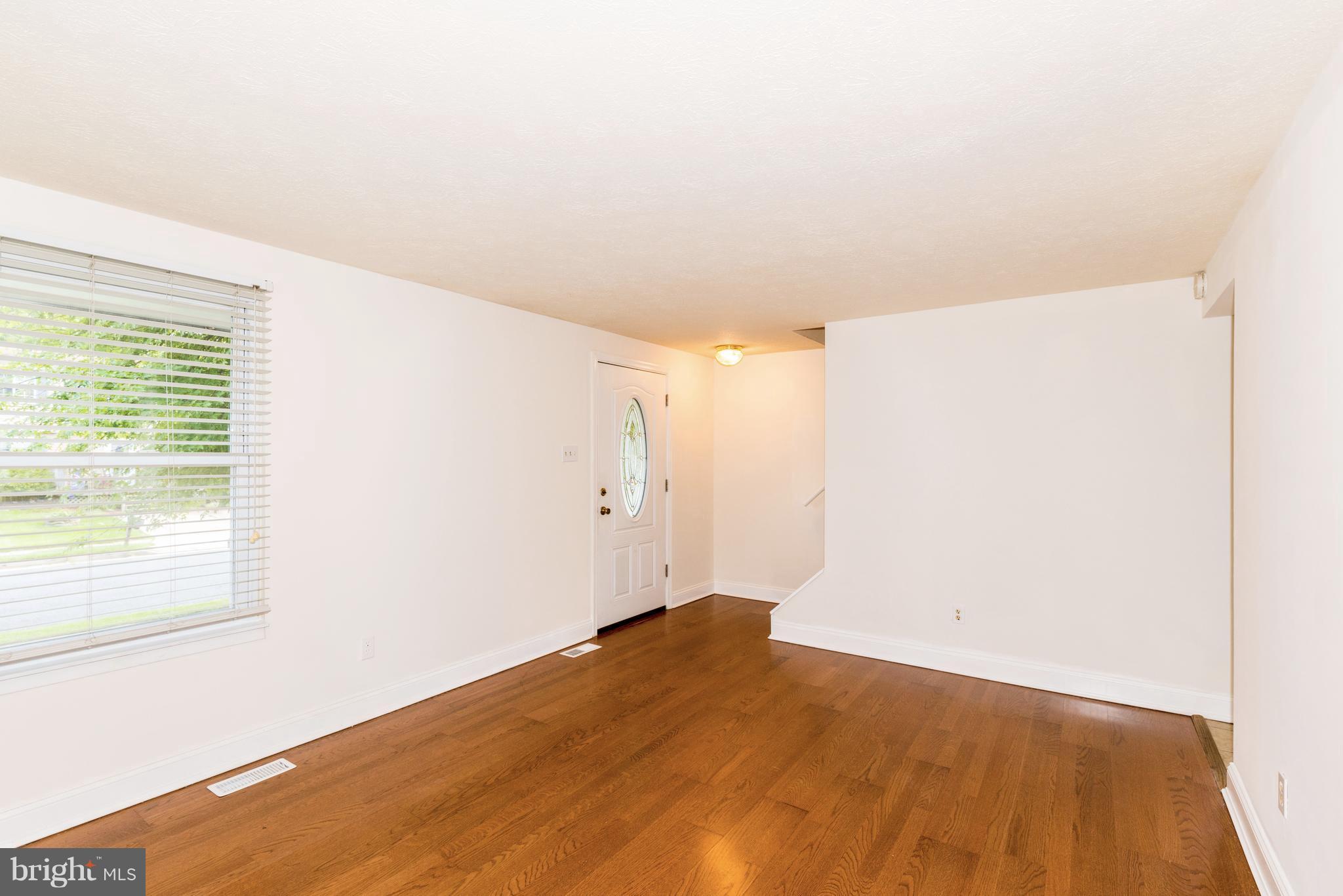 8618 Manorfield Road Baltimore, MD 21236 - Photo 8 of 30 Living Room