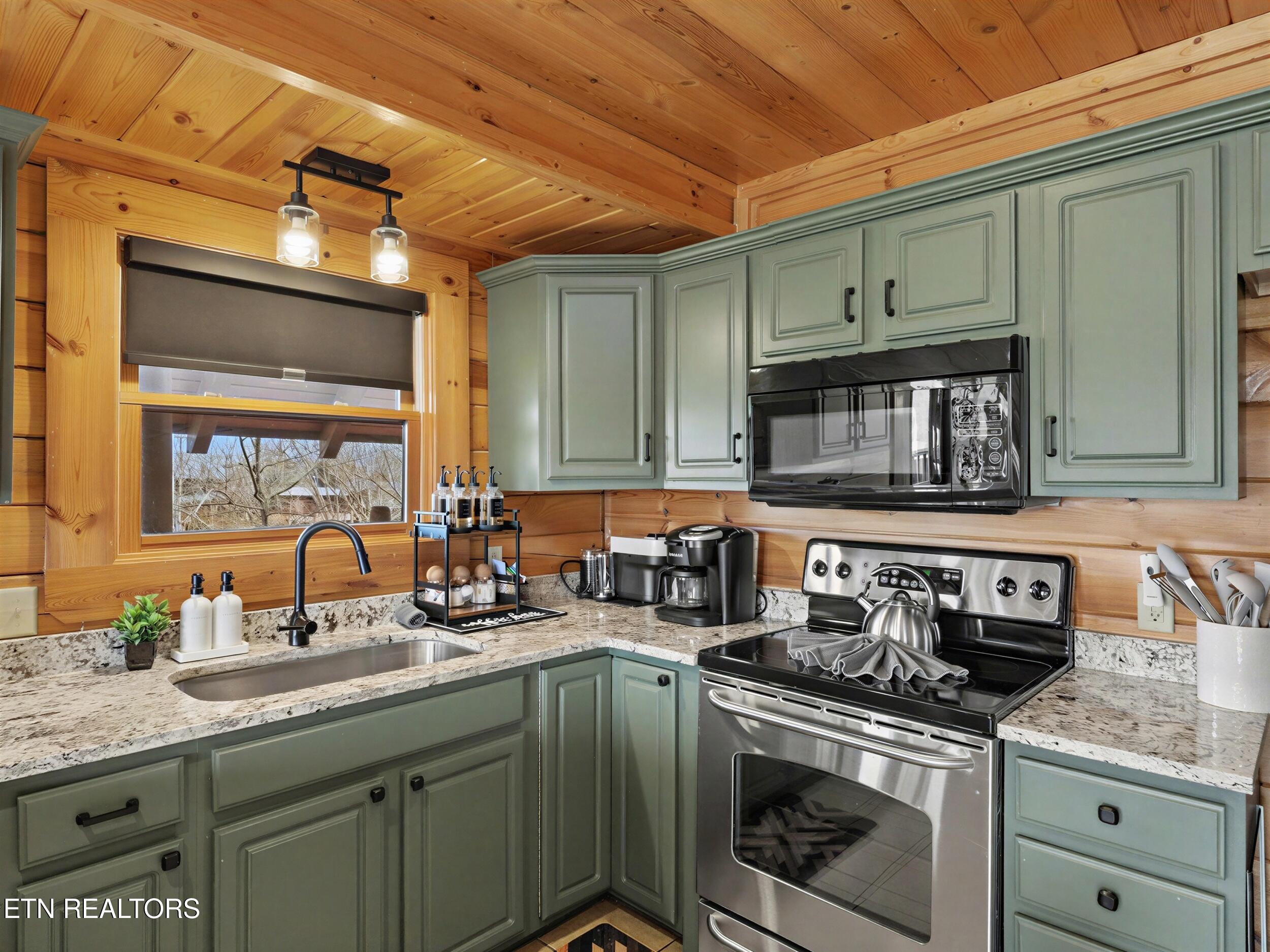 1723 Summit View Way Sevierville, TN 37862 - Photo 9 of 58 14_21