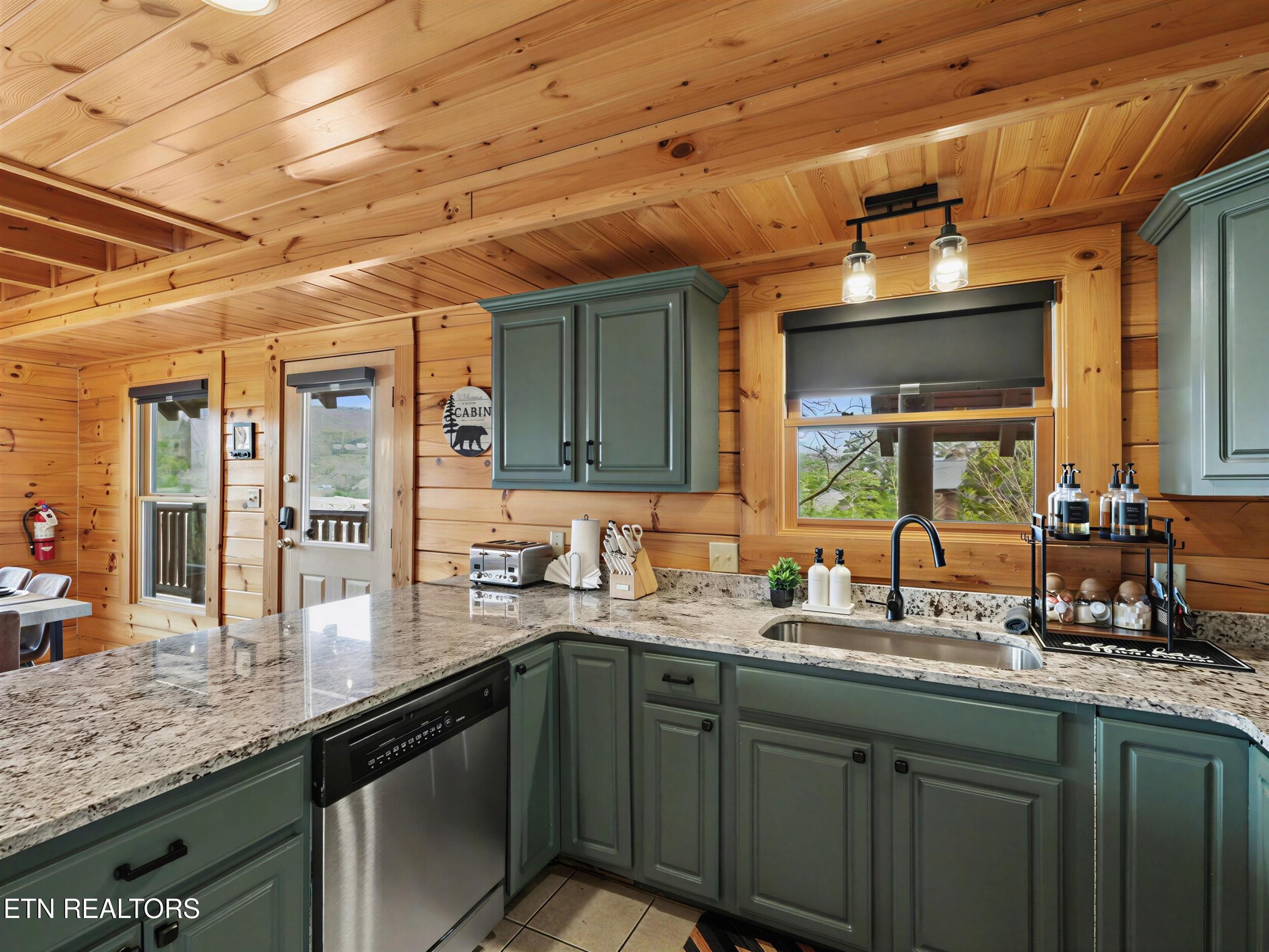 1723 Summit View Way Sevierville, TN 37862 - Photo 10 of 58 15_22