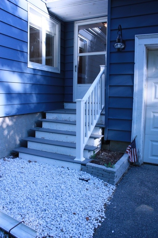 54 Lothrop Road Reading, MA 01867 - Photo 3 of 25 Gallery Image 3