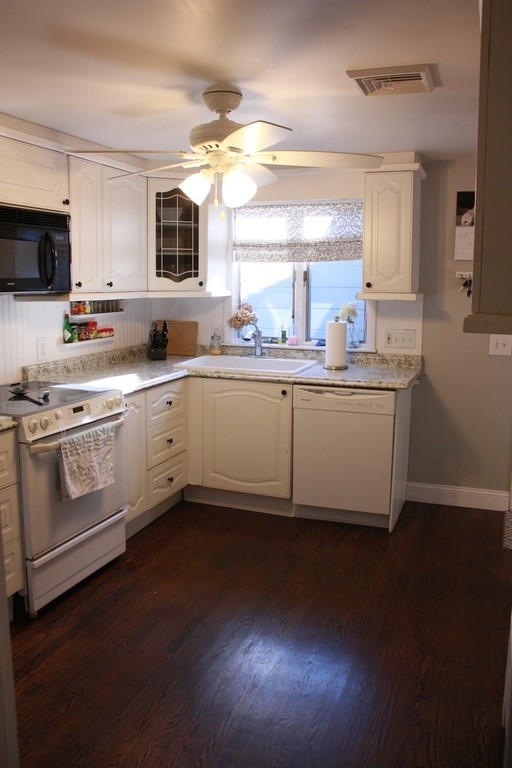 54 Lothrop Road Reading, MA 01867 - Photo 6 of 25 Gallery Image 6