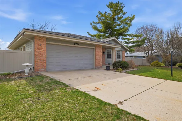 $444,900 | 1170 Saratoga Parkway, Oconomowoc, WI 53066