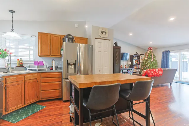 $259,900 | 813 Lovechio Drive, Mishawaka, IN 46544