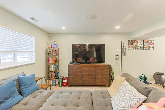 $259,900 | 813 Lovechio Drive, Mishawaka, IN 46544