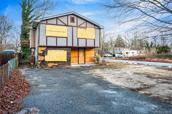 $399,999 | 53 Hounslow Road, Shirley, NY 11967