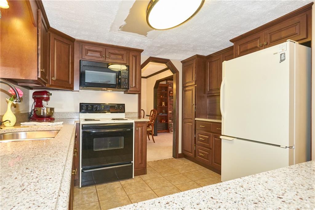 1217 Ridgeview Court Avon, IN 46123 - Photo 8 of 32