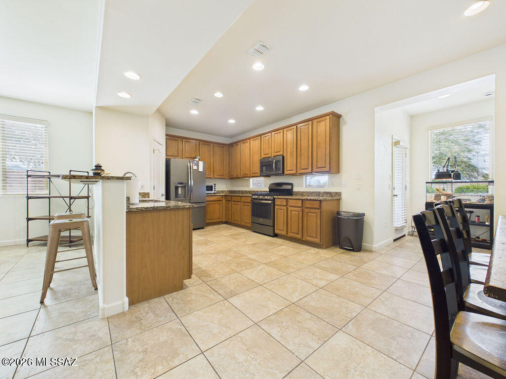 12911 North Shell Traders Court Oro Valley, AZ 85755 - Photo 7 of 32 CAM06457G6-PR0054-STILL010