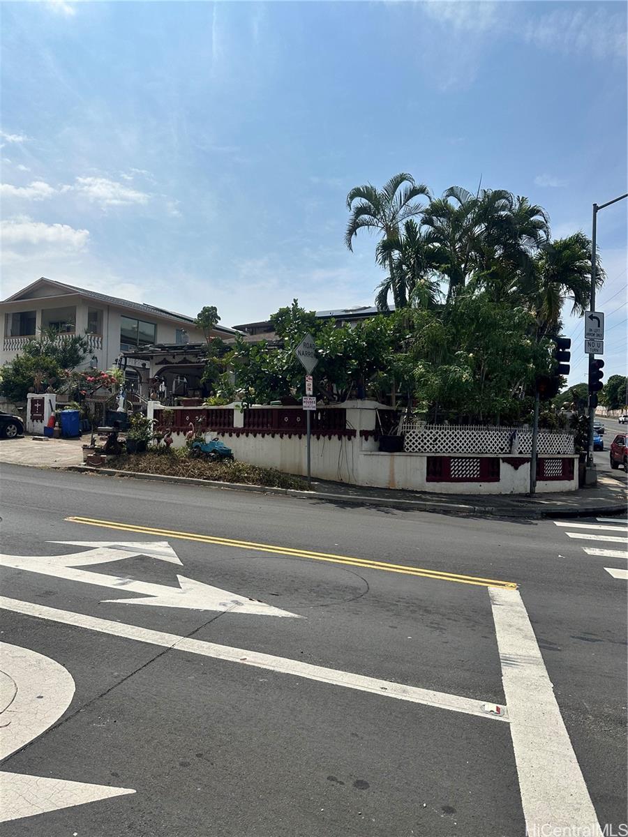 1001 Luapele Drive Honolulu, HI 96818 - Photo 1 of 6