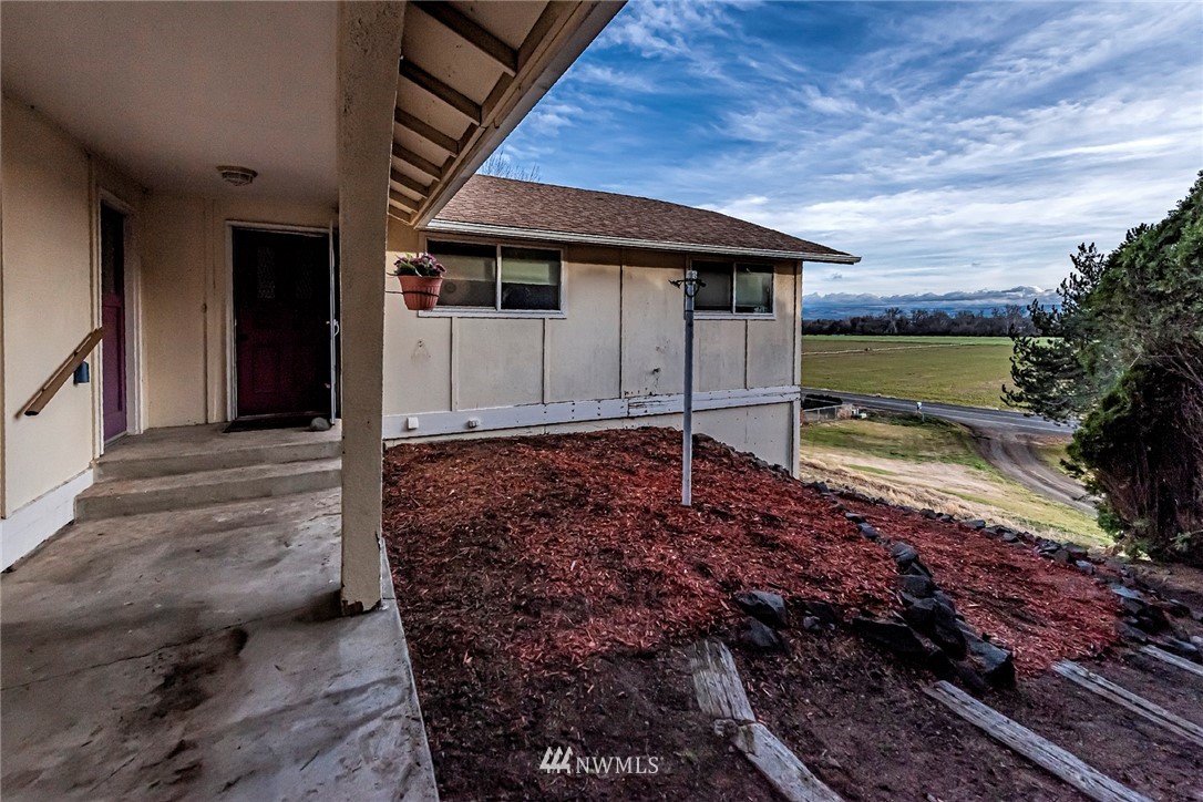 304 Bussell Road Walla Walla, WA 99362 - Photo 4 of 26 Gallery Image 4