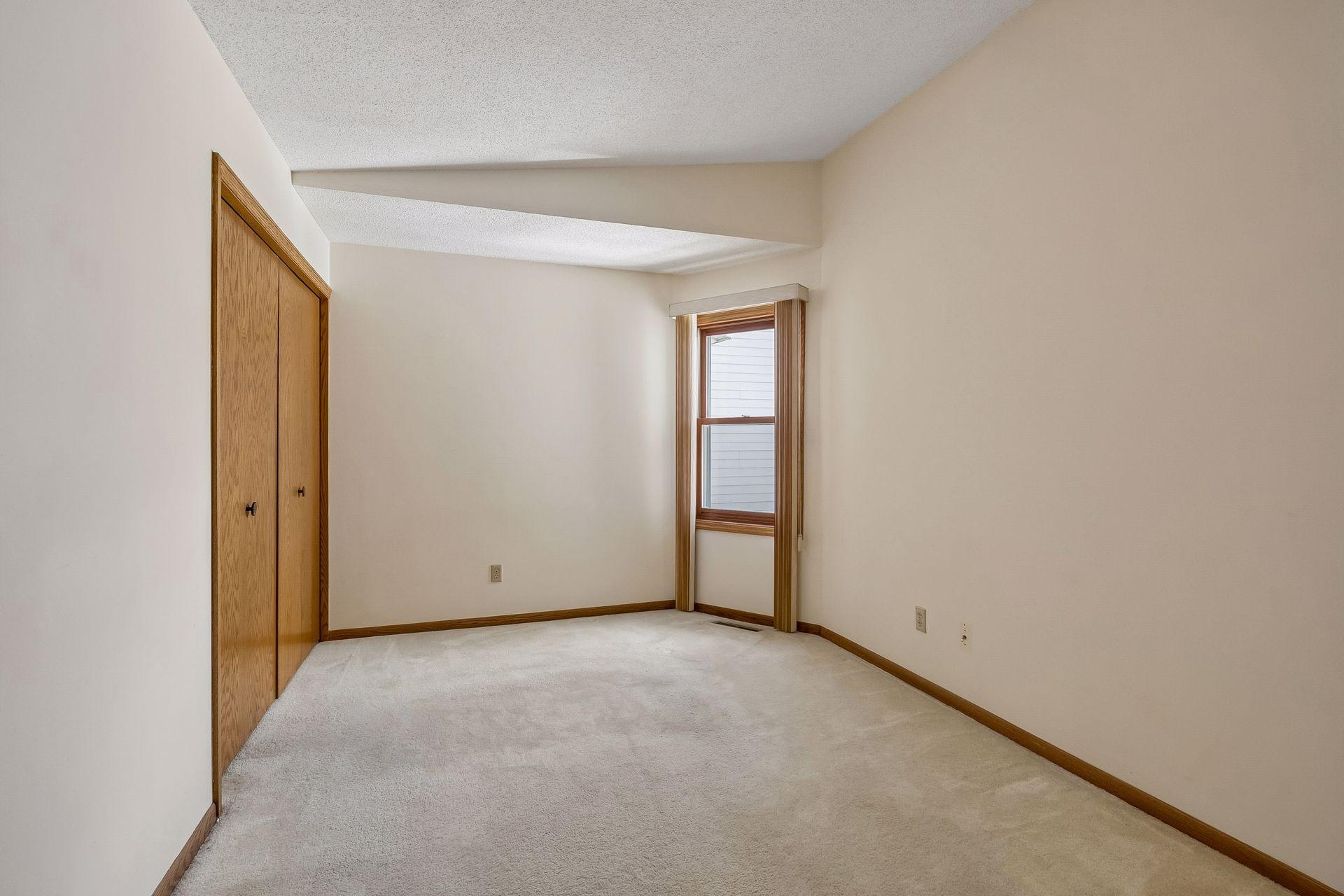 5317 Highpointe Terrace Bloomington, MN 55437 - Photo 20 of 25