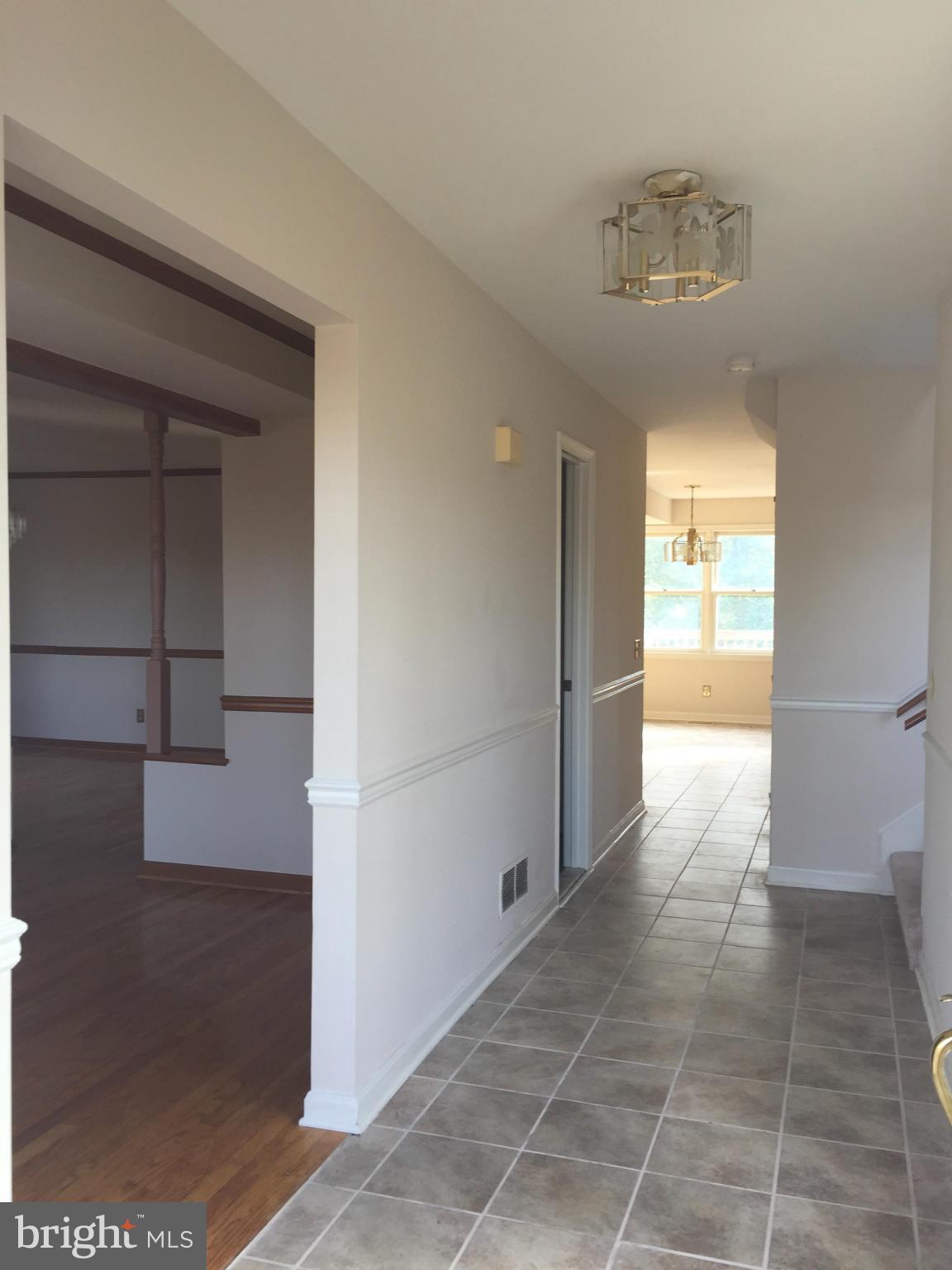 975 Shore Acres Road Arnold, MD 21012 - Photo 4 of 17 Foyer