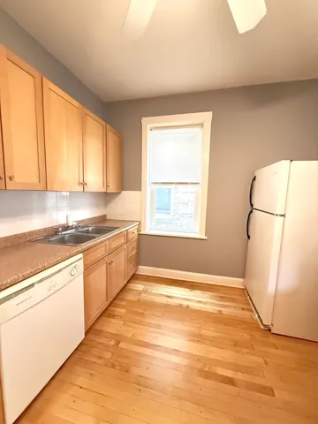 $2,200 | 2526 West Gunnison Street, Unit 2, Chicago, IL 60625