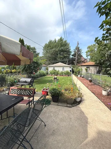 $2,200 | 2526 West Gunnison Street, Unit 2, Chicago, IL 60625