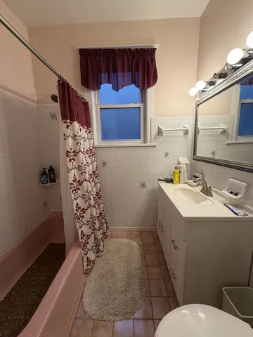 $2,200 | 2526 West Gunnison Street, Unit 2, Chicago, IL 60625