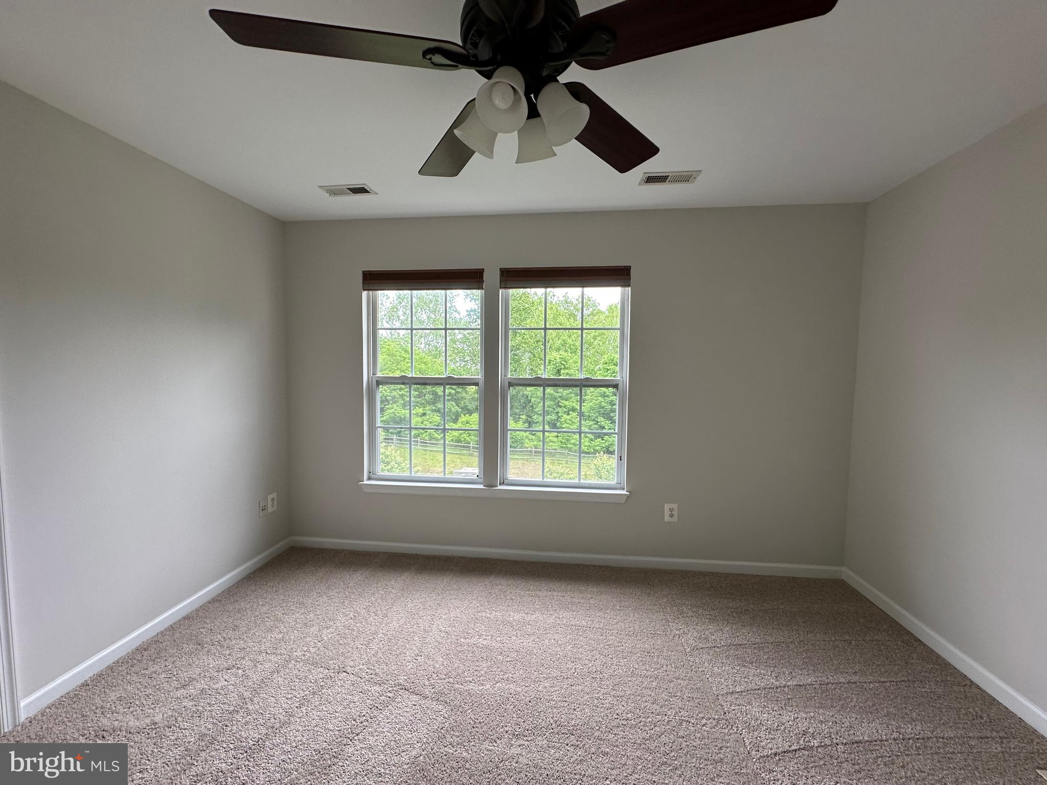 7076 Water Oak Road, Unit 196 Elkridge, MD 21075 - Photo 14 of 31 Primary Bedroom