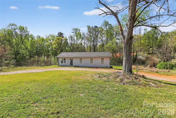 $1,725 | 308 Caroline Avenue, Lowell, NC 28098