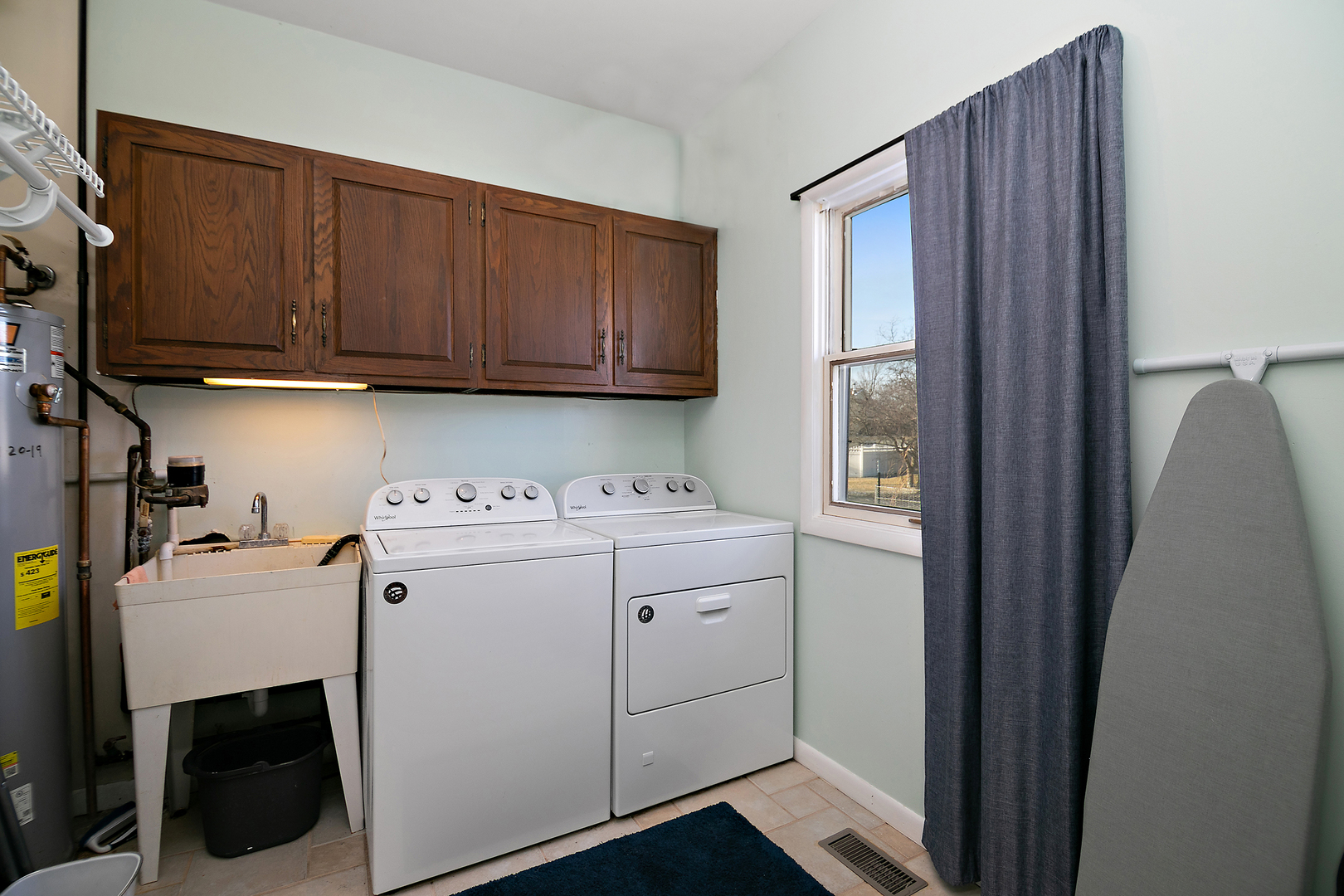 123 Crescent Lane Cabery, IL 60919 - Photo 18 of 22 a utility room with dryer and washer