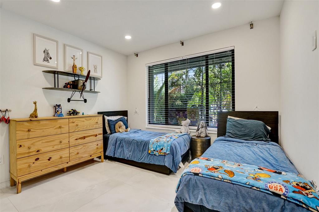 313 Layne Boulevard Hallandale Beach, FL 33009 - Photo 28 of 48 a bedroom with two beds and a large window