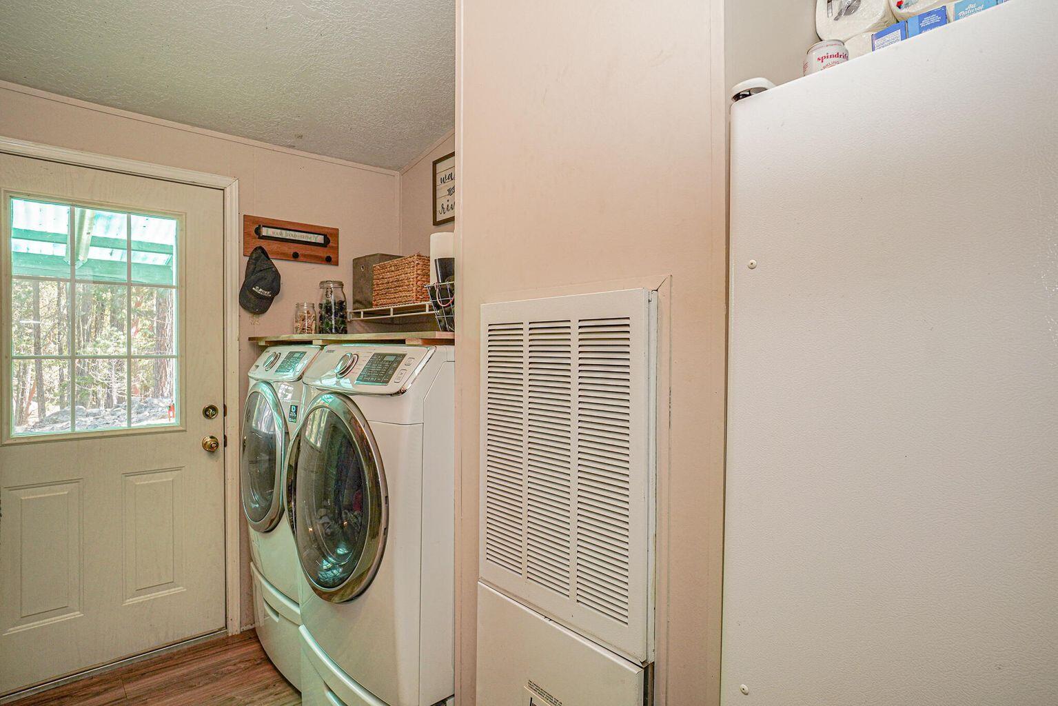 2566 Lewis Road Prospect, OR 97536 - Photo 12 of 39 Laundry