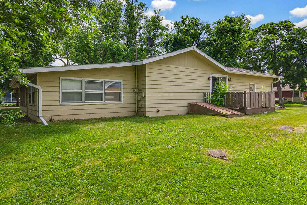 325 Summer Street Delavan, WI 53115 - Photo 26 of 42 Outside