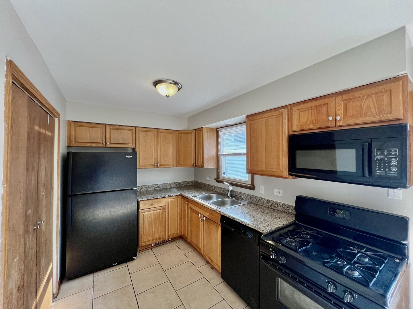 19202 Sherman Street Lansing, IL 60438 - Photo 5 of 17