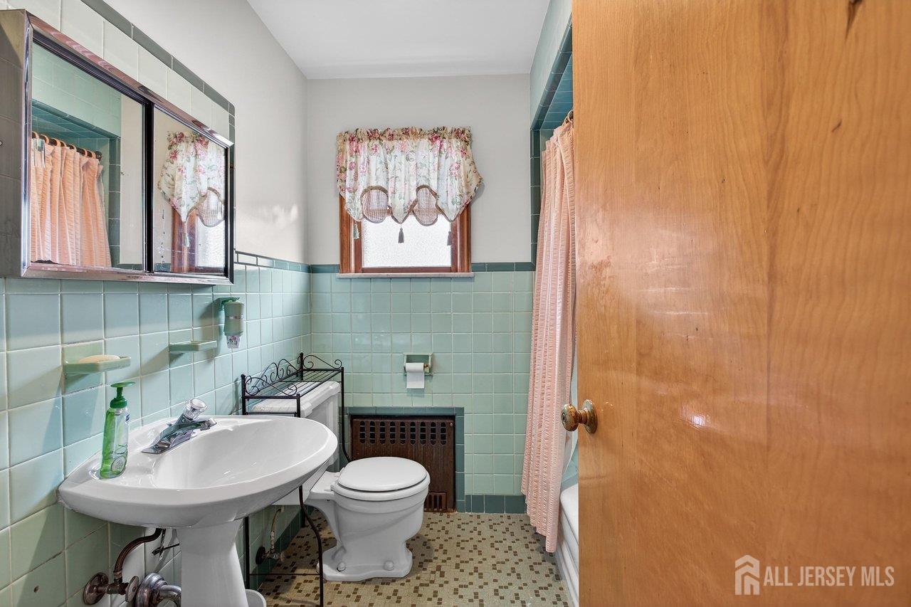 595 Jacques Street Perth Amboy, NJ 08861 - Photo 17 of 29
