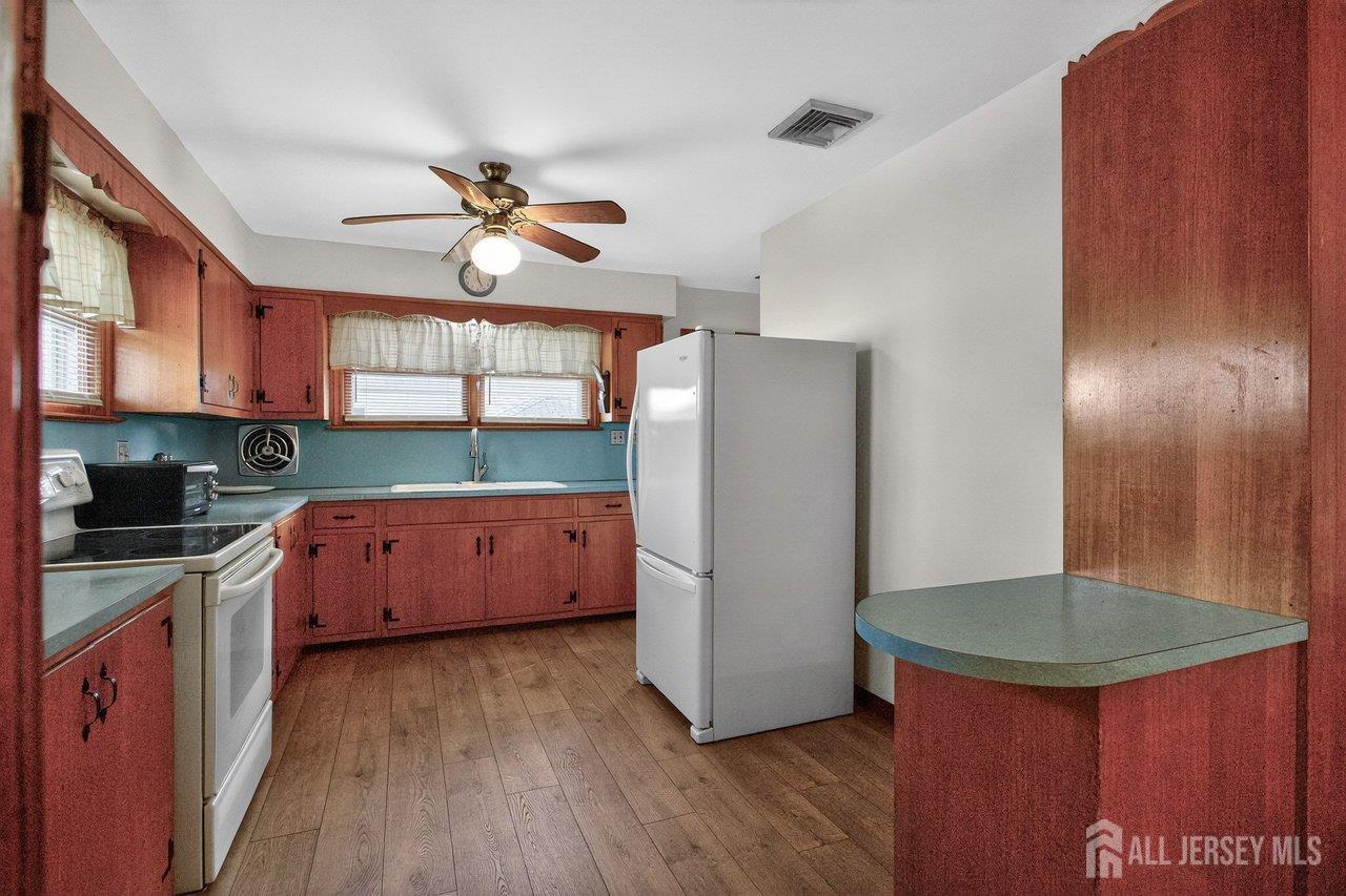 595 Jacques Street Perth Amboy, NJ 08861 - Photo 4 of 29