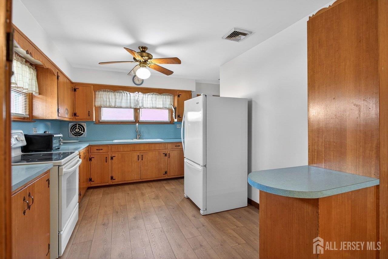 595 Jacques Street Perth Amboy, NJ 08861 - Photo 5 of 29