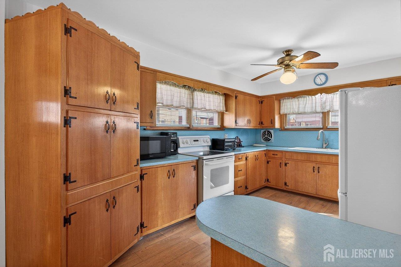 595 Jacques Street Perth Amboy, NJ 08861 - Photo 7 of 29