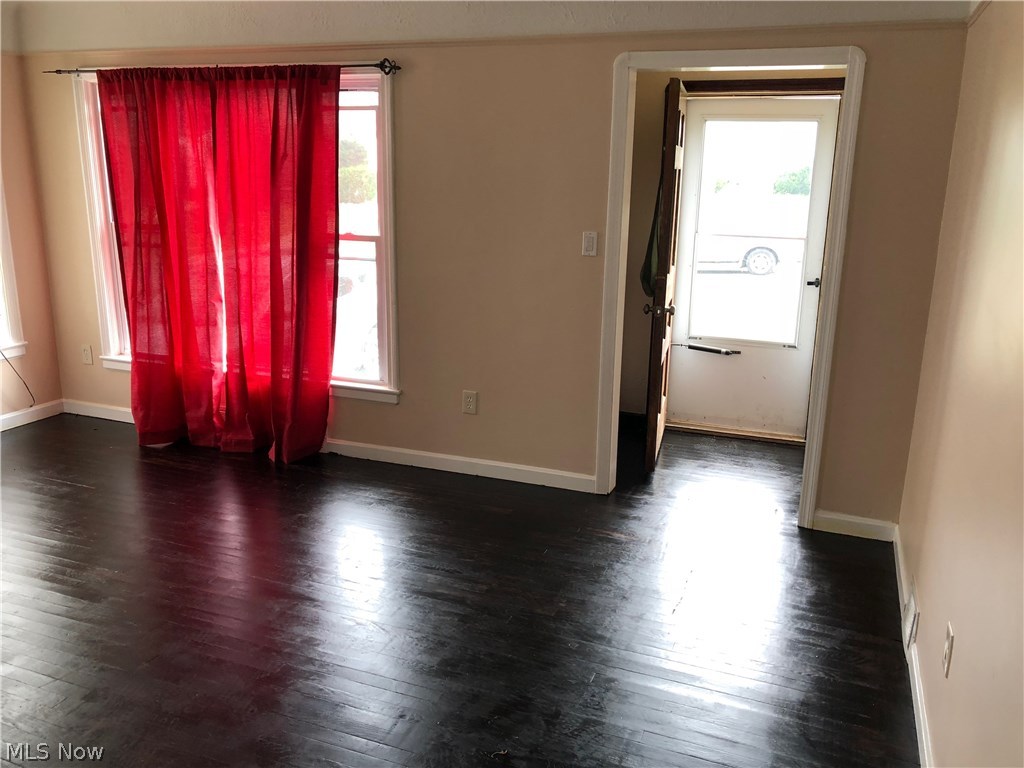 11615 Chester Road Garfield Heights, OH 44125 - Photo 4 of 31