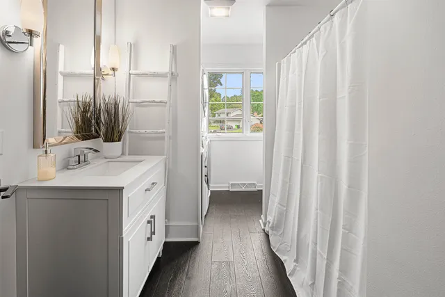 $1,025,000 | 1120 Lake Shore Drive, Beaver Dam, WI 53916