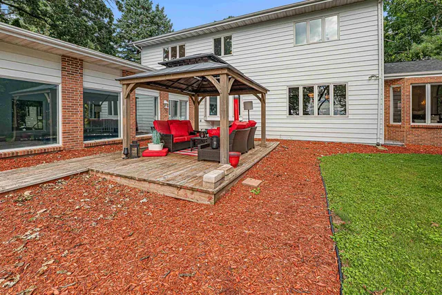 $1,025,000 | 1120 Lake Shore Drive, Beaver Dam, WI 53916